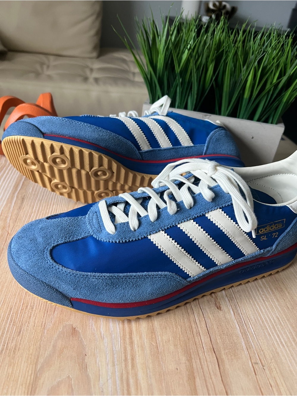 adidas SL 72 Menโs Blue and White Retro Running Sneakers